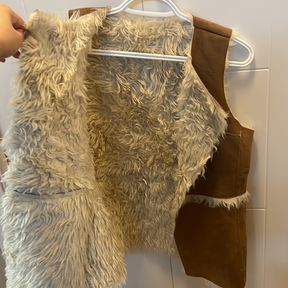 Hollister Fur Vest - Picture 3 of 4